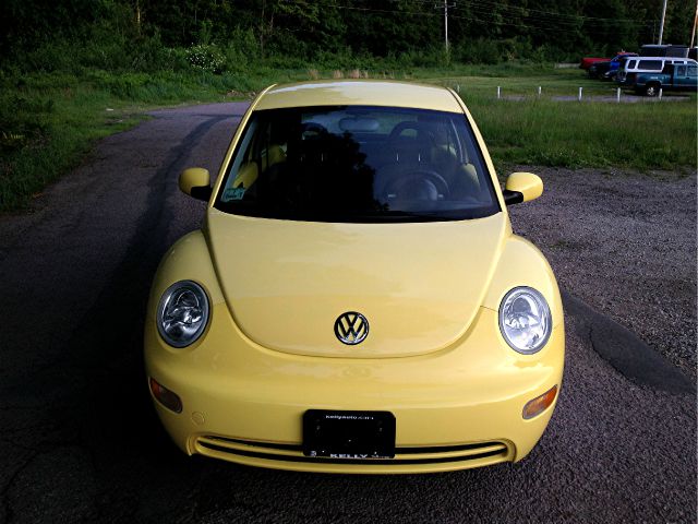 2002 Volkswagen New Beetle S Sedan