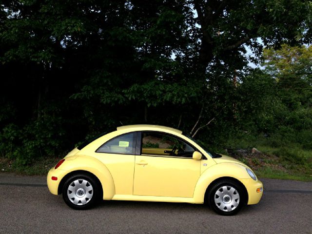 2002 Volkswagen New Beetle S Sedan