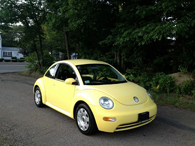 2002 Volkswagen New Beetle S Sedan