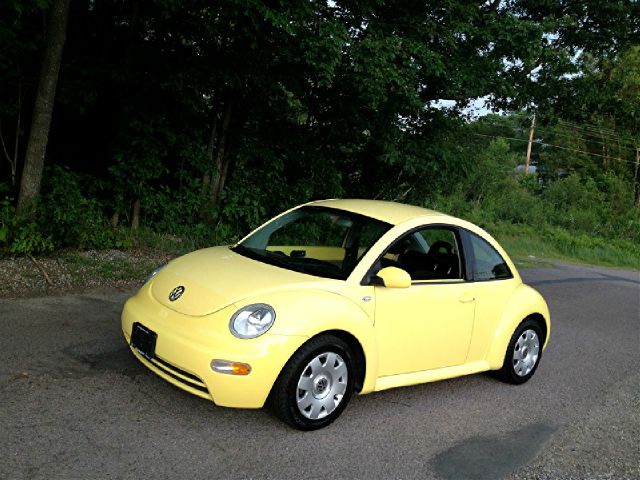 2002 Volkswagen New Beetle S Sedan