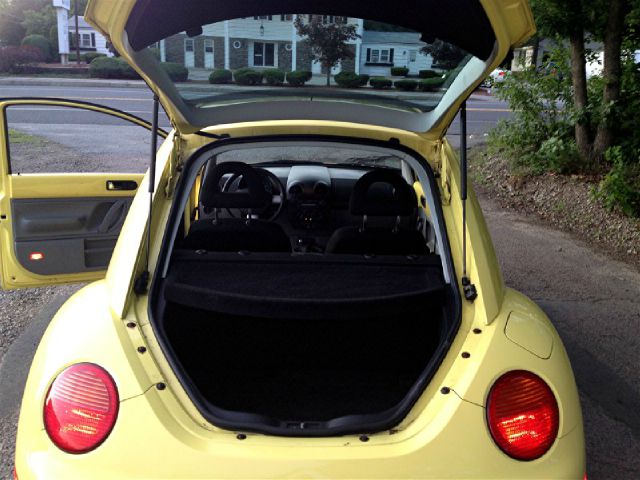 2002 Volkswagen New Beetle S Sedan