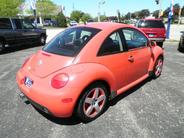 2002 Volkswagen New Beetle FWD 4dr Sport