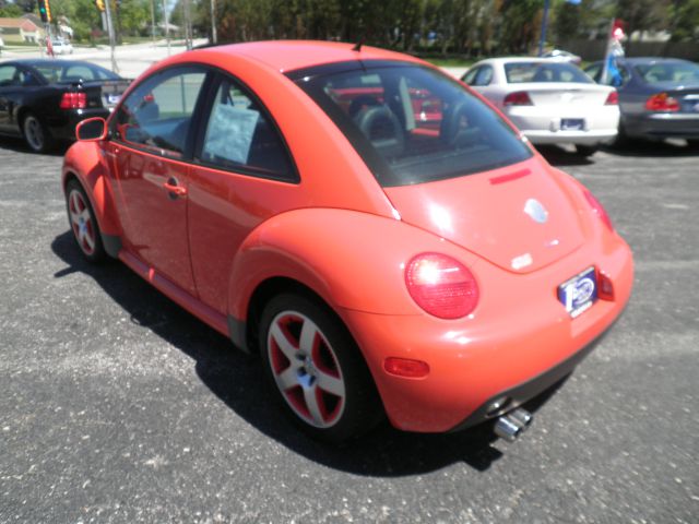 2002 Volkswagen New Beetle FWD 4dr Sport