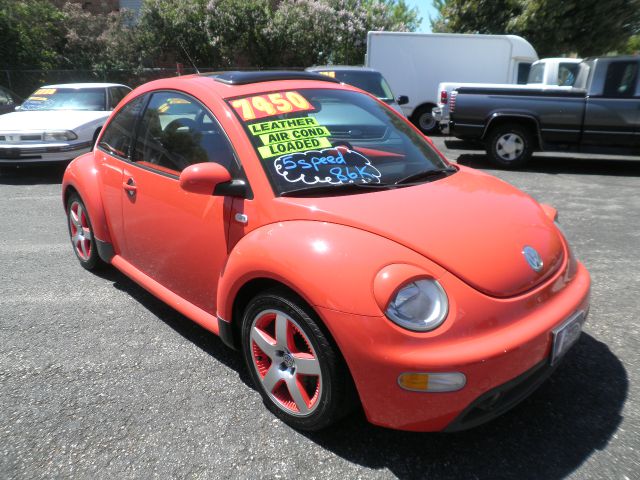 2002 Volkswagen New Beetle FWD 4dr Sport