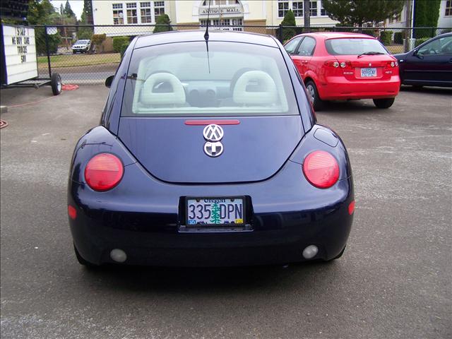 2002 Volkswagen New Beetle FWD 4dr Sport