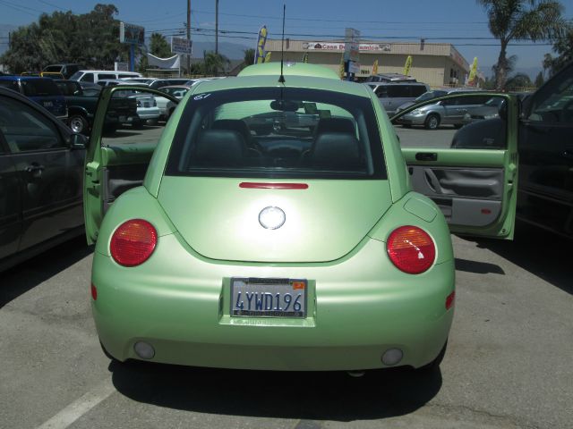 2002 Volkswagen New Beetle Quad Cab 4x2 Shortbox XLT