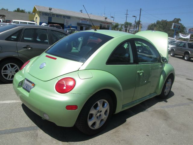 2002 Volkswagen New Beetle Quad Cab 4x2 Shortbox XLT