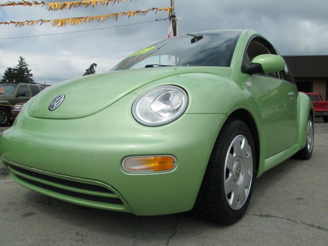 2002 Volkswagen New Beetle S Sedan