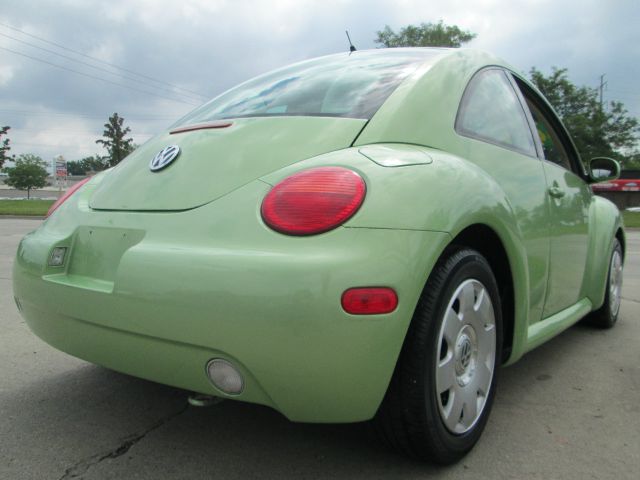 2002 Volkswagen New Beetle S Sedan