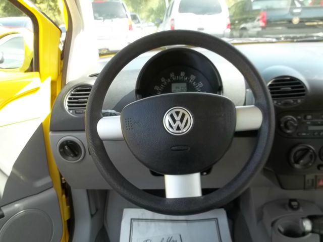 2002 Volkswagen New Beetle FWD 4dr Sport