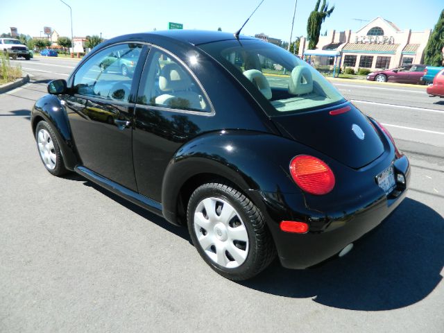 2002 Volkswagen New Beetle Quad Cab 4x2 Shortbox XLT