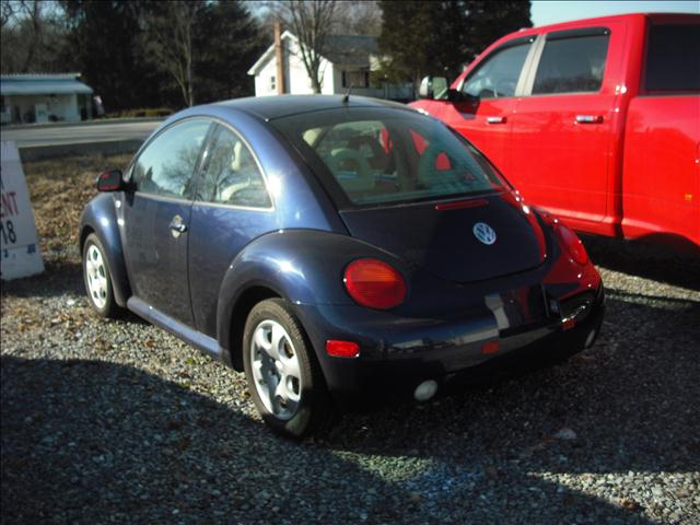 2002 Volkswagen New Beetle FWD 4dr Sport