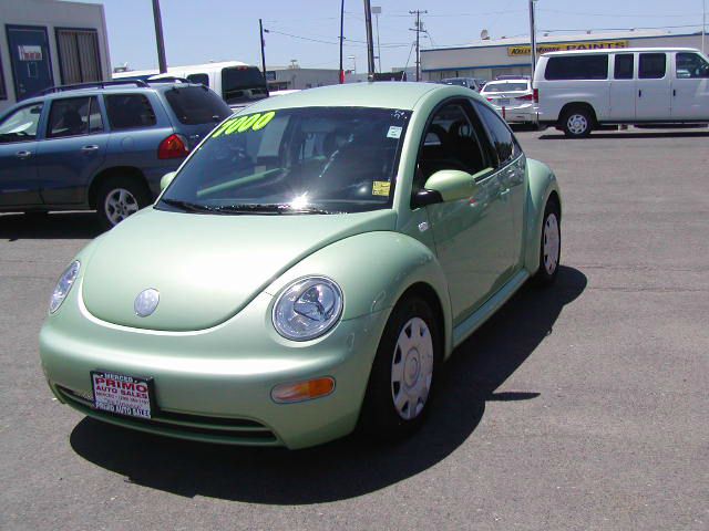 2002 Volkswagen New Beetle S Sedan