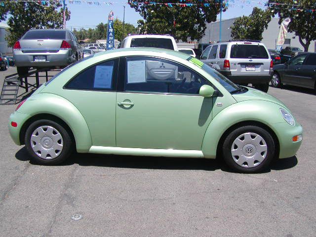 2002 Volkswagen New Beetle S Sedan