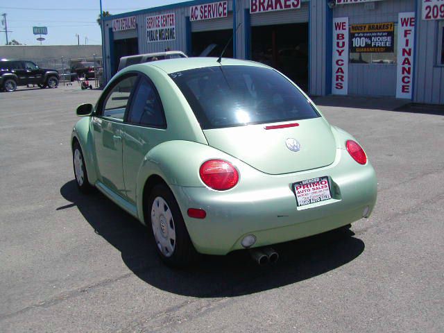 2002 Volkswagen New Beetle S Sedan