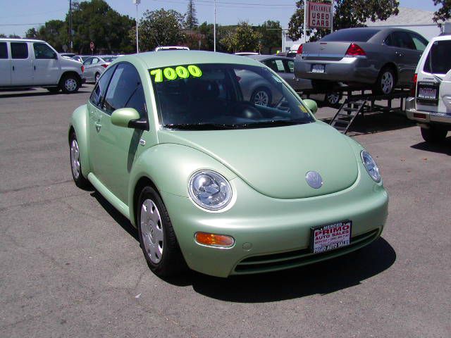 2002 Volkswagen New Beetle S Sedan