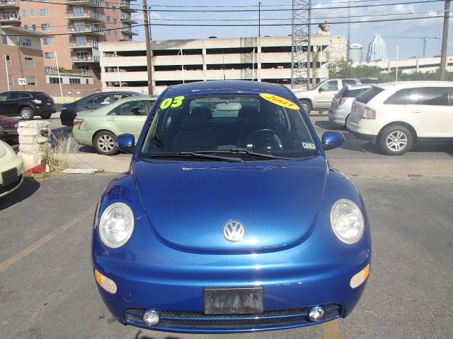 2003 Volkswagen New Beetle SEL Chrome Wheels/front Wheel Drive