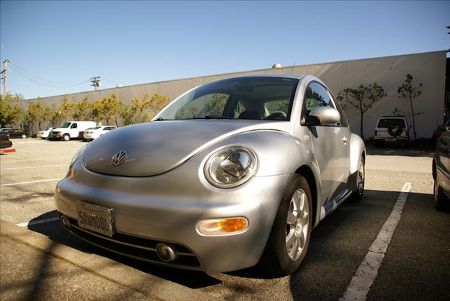 2003 Volkswagen New Beetle FWD 4dr Sport