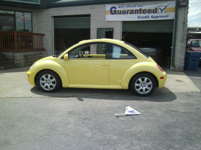 2003 Volkswagen New Beetle Crewmax-short-limited-sunroof-6 CD Jbl-newer Tires