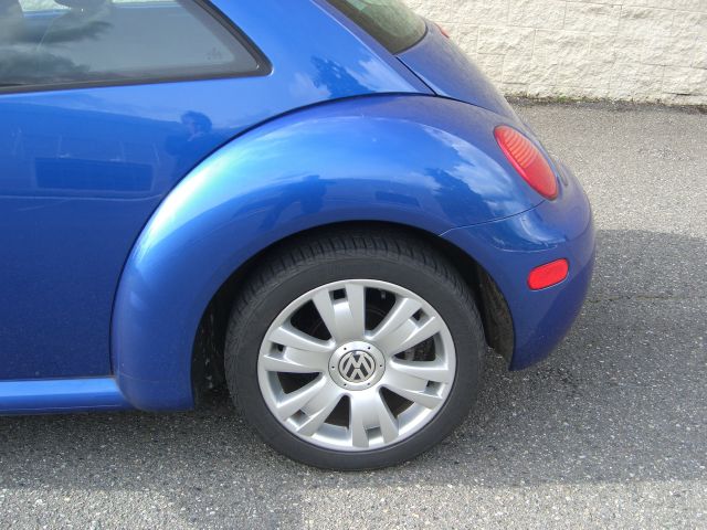 2003 Volkswagen New Beetle 2dr 3.8L Auto Track