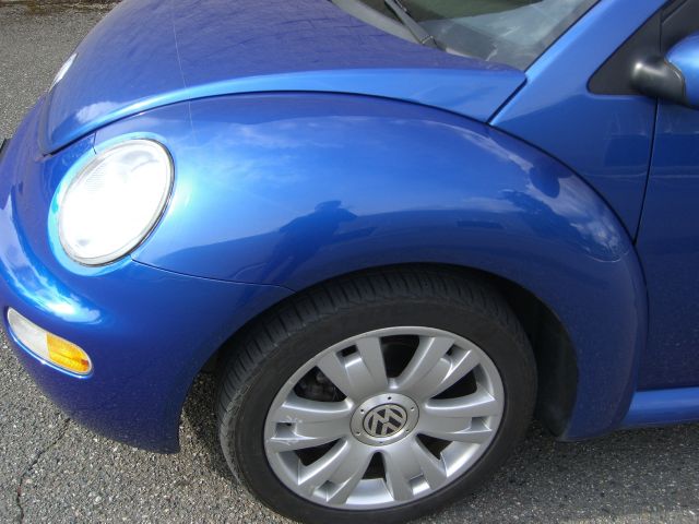 2003 Volkswagen New Beetle 2dr 3.8L Auto Track