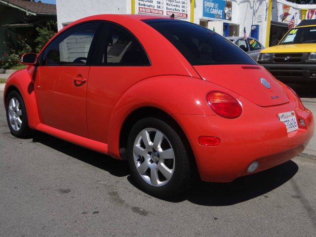 2003 Volkswagen New Beetle SEL Chrome Wheels/front Wheel Drive