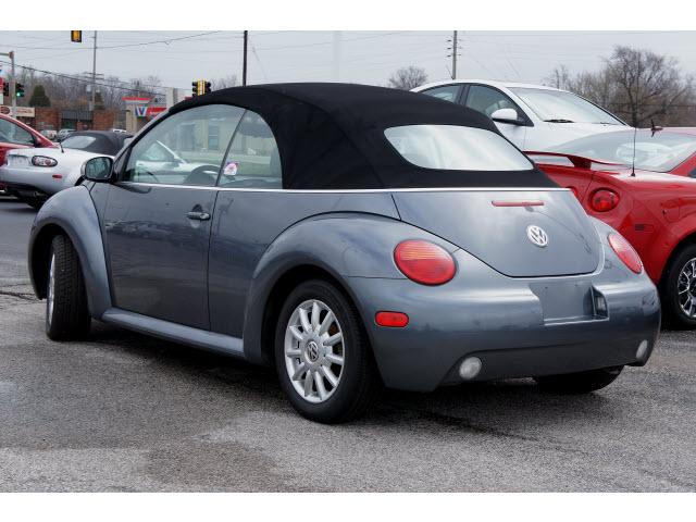 2004 Volkswagen New Beetle FWD 4dr Sport