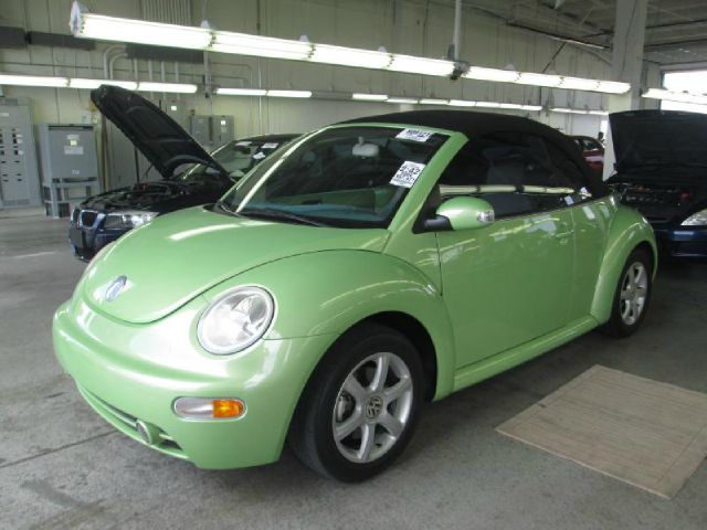 2004 Volkswagen New Beetle 3/4 Ton