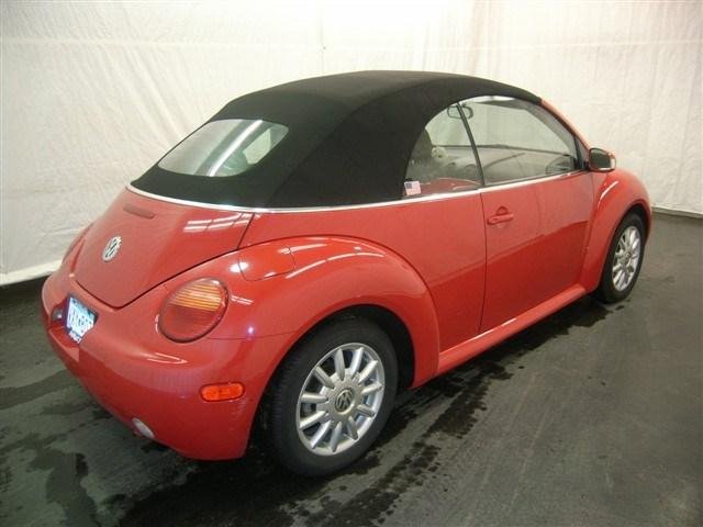 2004 Volkswagen New Beetle FWD 4dr Sport