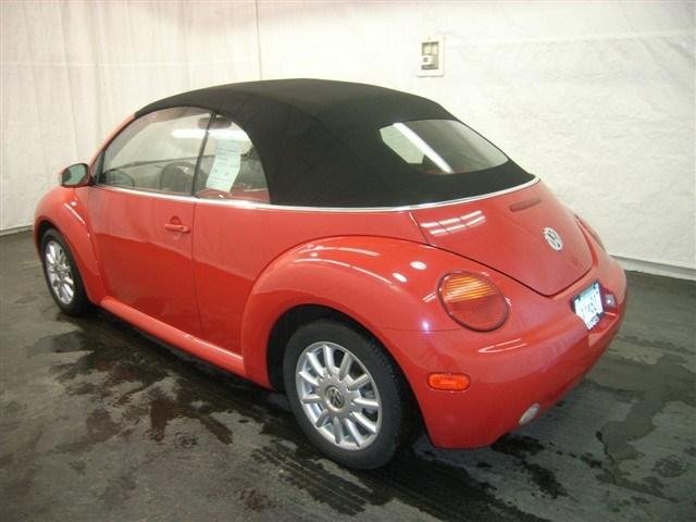 2004 Volkswagen New Beetle FWD 4dr Sport