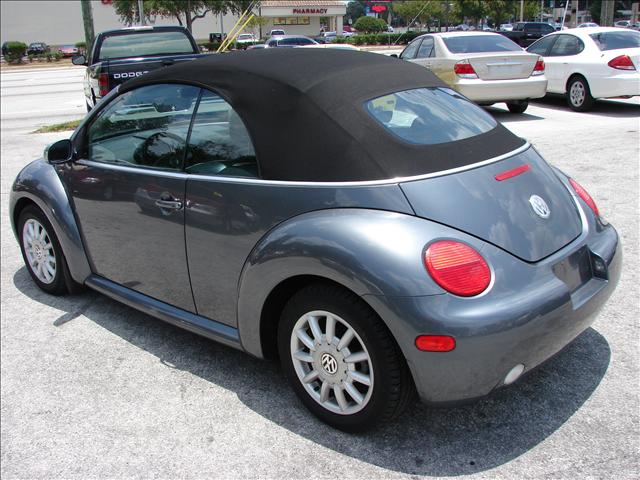 2004 Volkswagen New Beetle FWD 4dr Sport