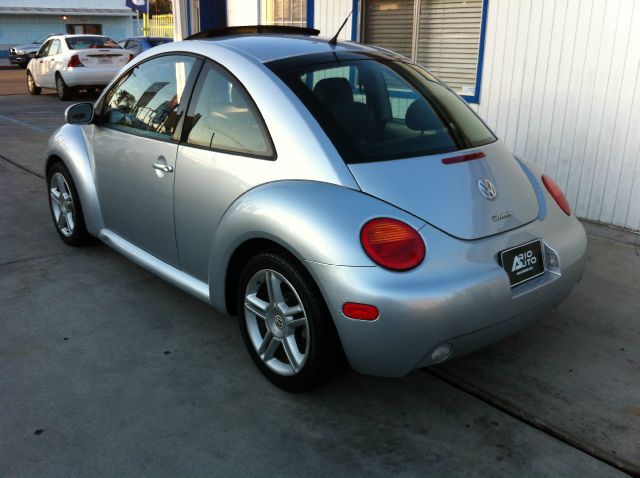 2004 Volkswagen New Beetle Crewmax-short-limited-sunroof-6 CD Jbl-newer Tires