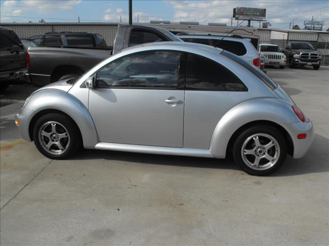 2004 Volkswagen New Beetle S Sedan