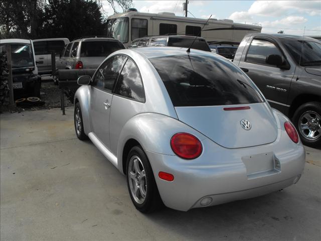 2004 Volkswagen New Beetle S Sedan