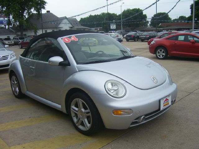 2004 Volkswagen New Beetle 3/4 Ton