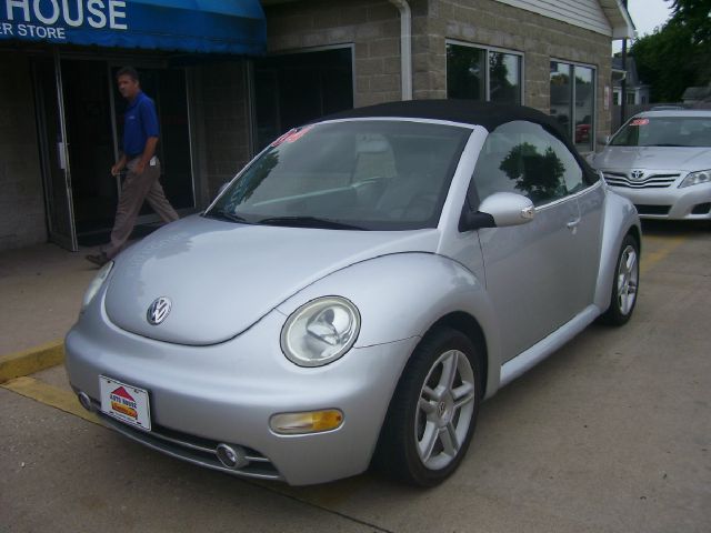 2004 Volkswagen New Beetle 3/4 Ton