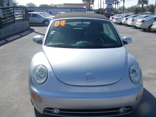 2004 Volkswagen New Beetle FWD 4dr Sport