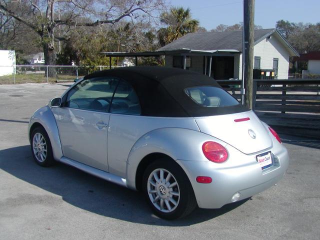 2004 Volkswagen New Beetle FWD 4dr Sport