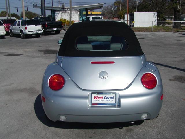 2004 Volkswagen New Beetle FWD 4dr Sport