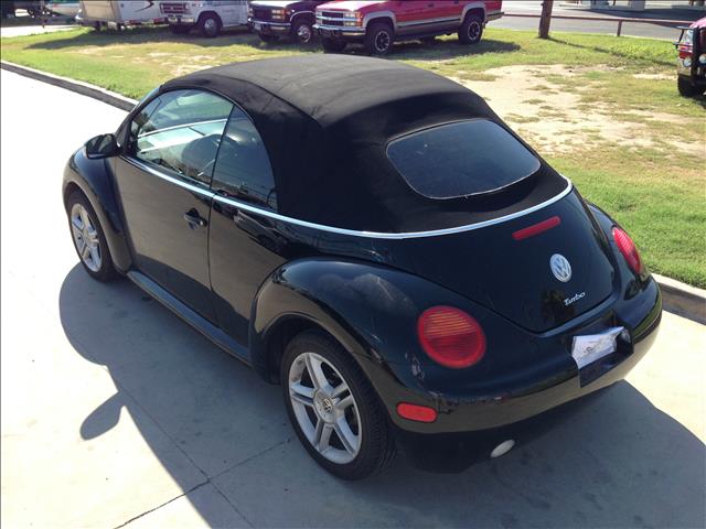 2004 Volkswagen New Beetle 3/4 Ton