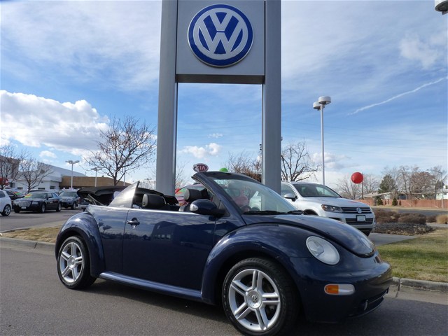 2004 Volkswagen New Beetle FWD 4dr Sport