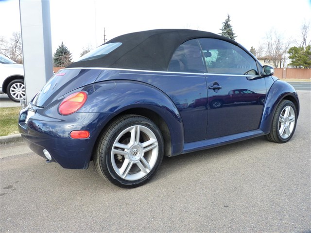 2004 Volkswagen New Beetle FWD 4dr Sport