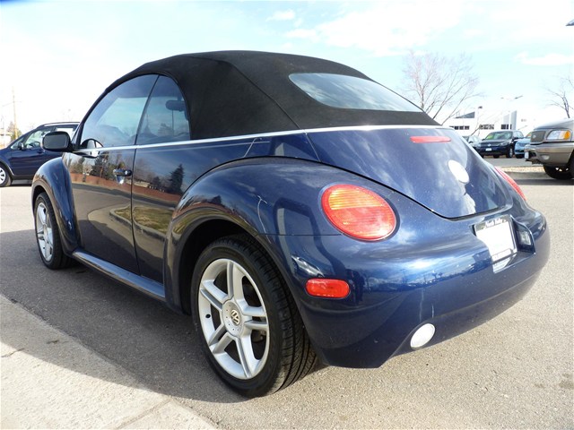 2004 Volkswagen New Beetle FWD 4dr Sport