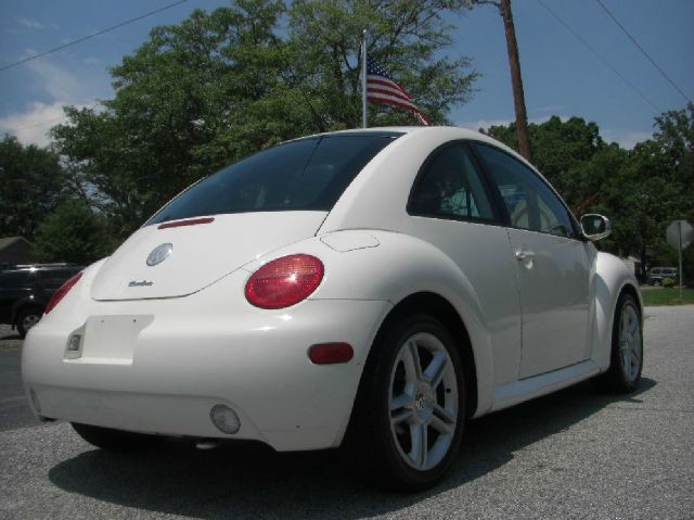 2004 Volkswagen New Beetle Crewmax-short-limited-sunroof-6 CD Jbl-newer Tires