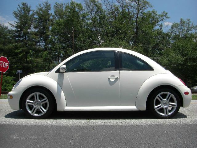 2004 Volkswagen New Beetle Crewmax-short-limited-sunroof-6 CD Jbl-newer Tires