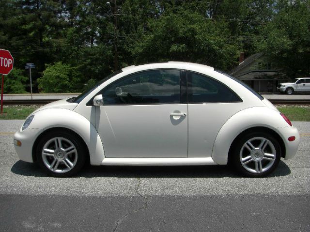 2004 Volkswagen New Beetle Crewmax-short-limited-sunroof-6 CD Jbl-newer Tires