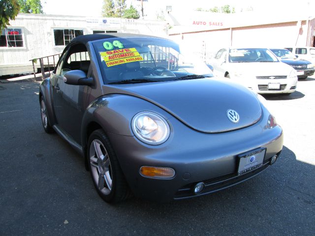 2004 Volkswagen New Beetle 3/4 Ton