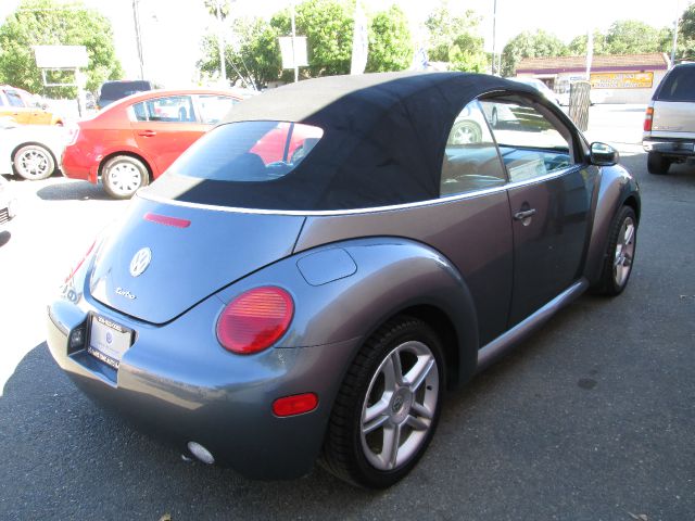 2004 Volkswagen New Beetle 3/4 Ton