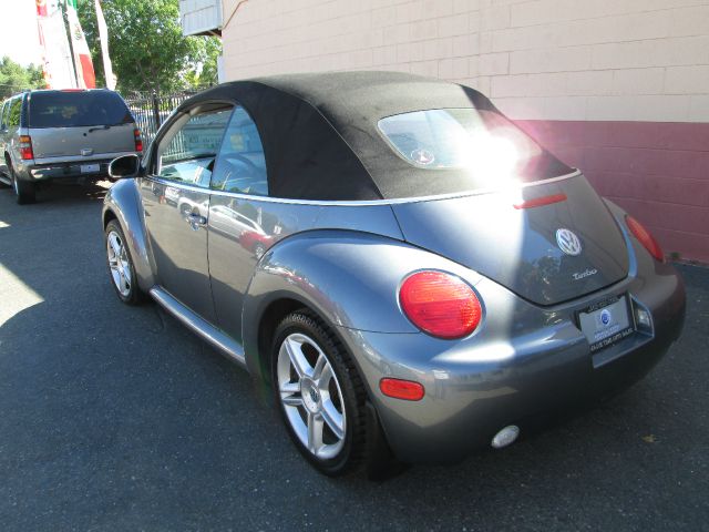 2004 Volkswagen New Beetle 3/4 Ton