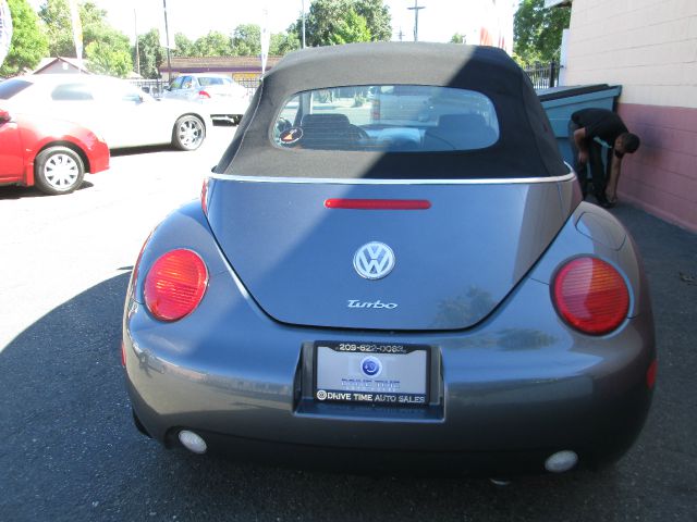 2004 Volkswagen New Beetle 3/4 Ton